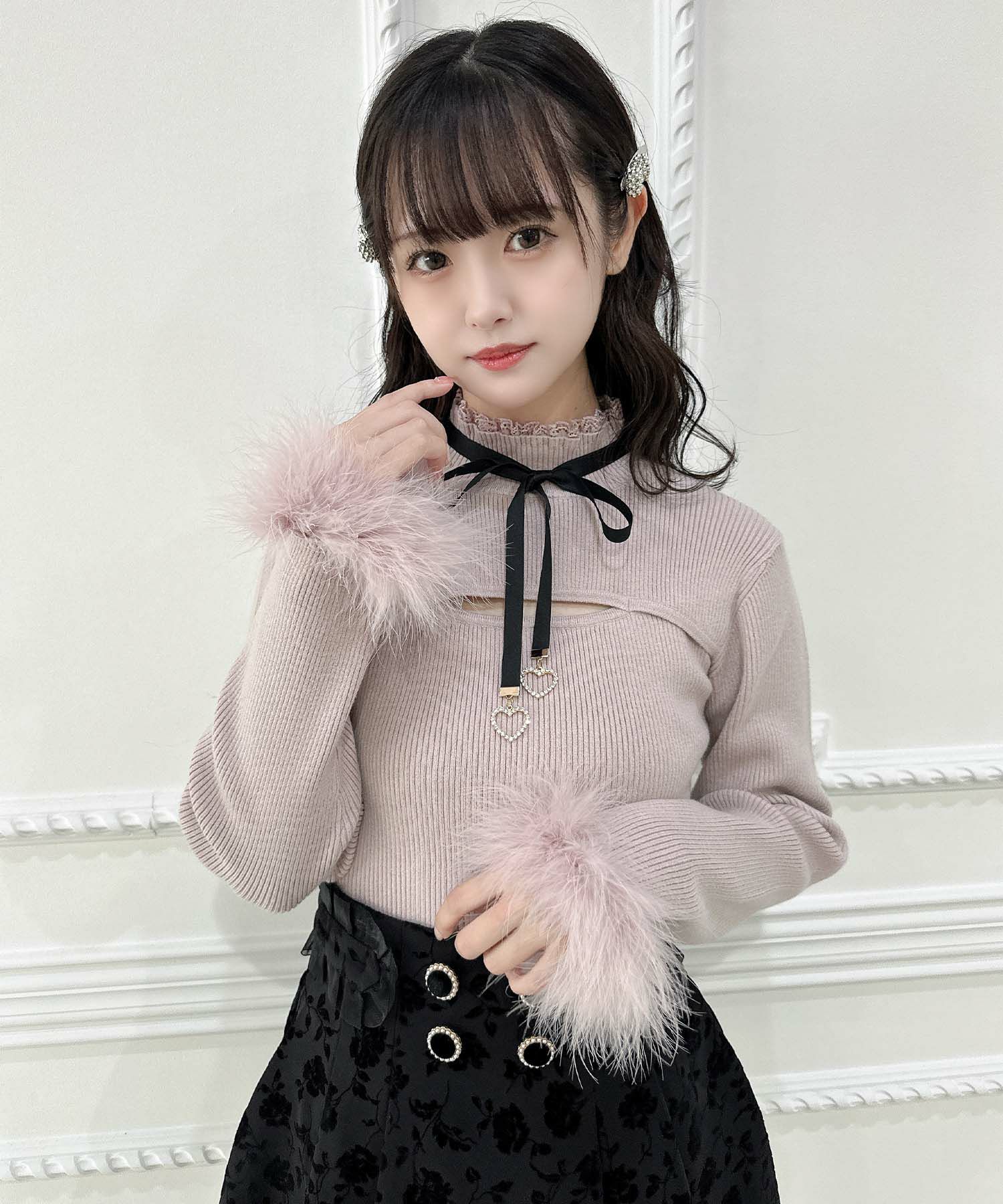 ファーカフスデコルテ開きニット | Rlab store