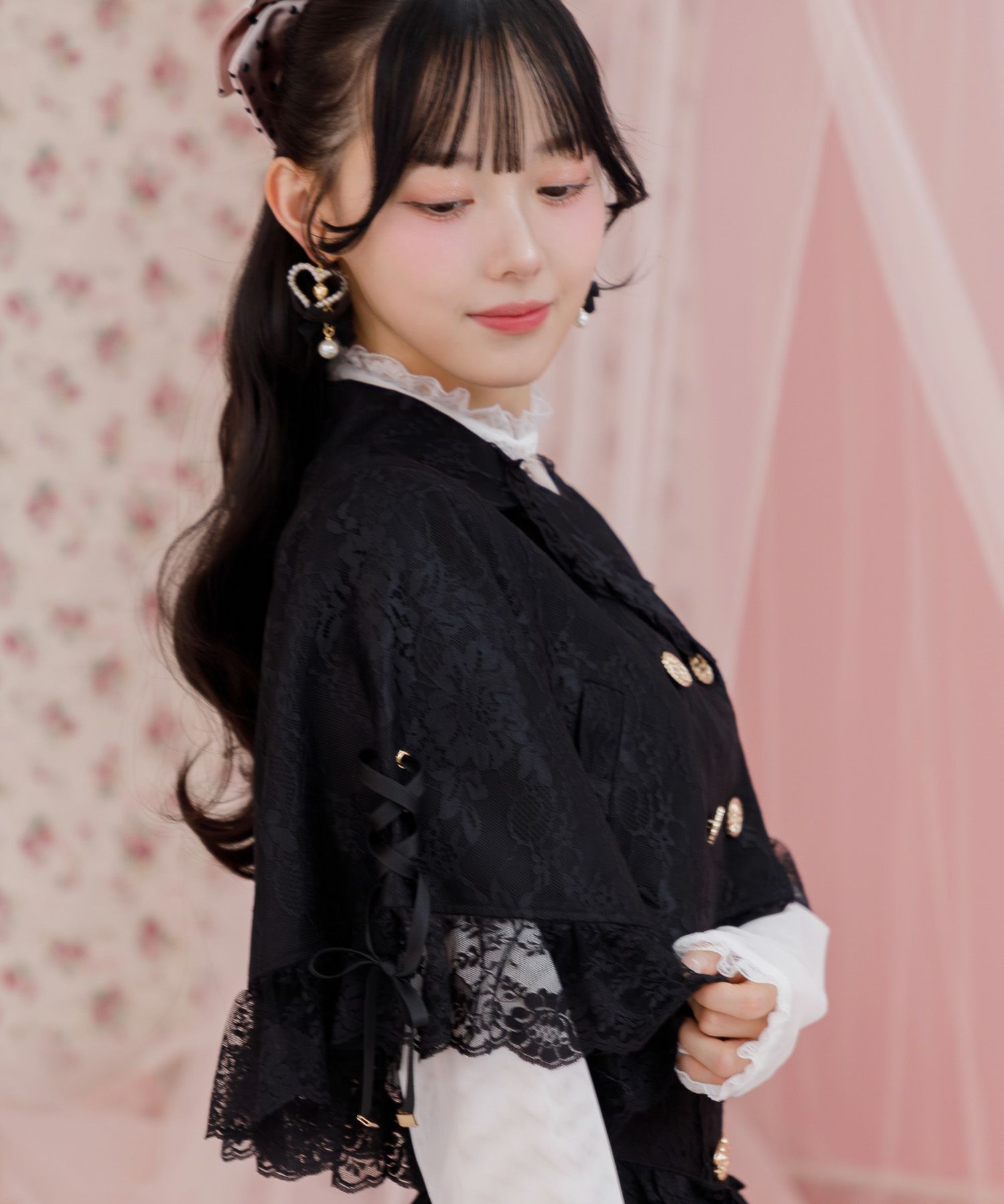 新品タグ付✨ピンクハウス　ポンチョ　ケープ　フリル　リボン　大人可愛い　上品　黒 レースケープスプリングポンチョ | Rlab store