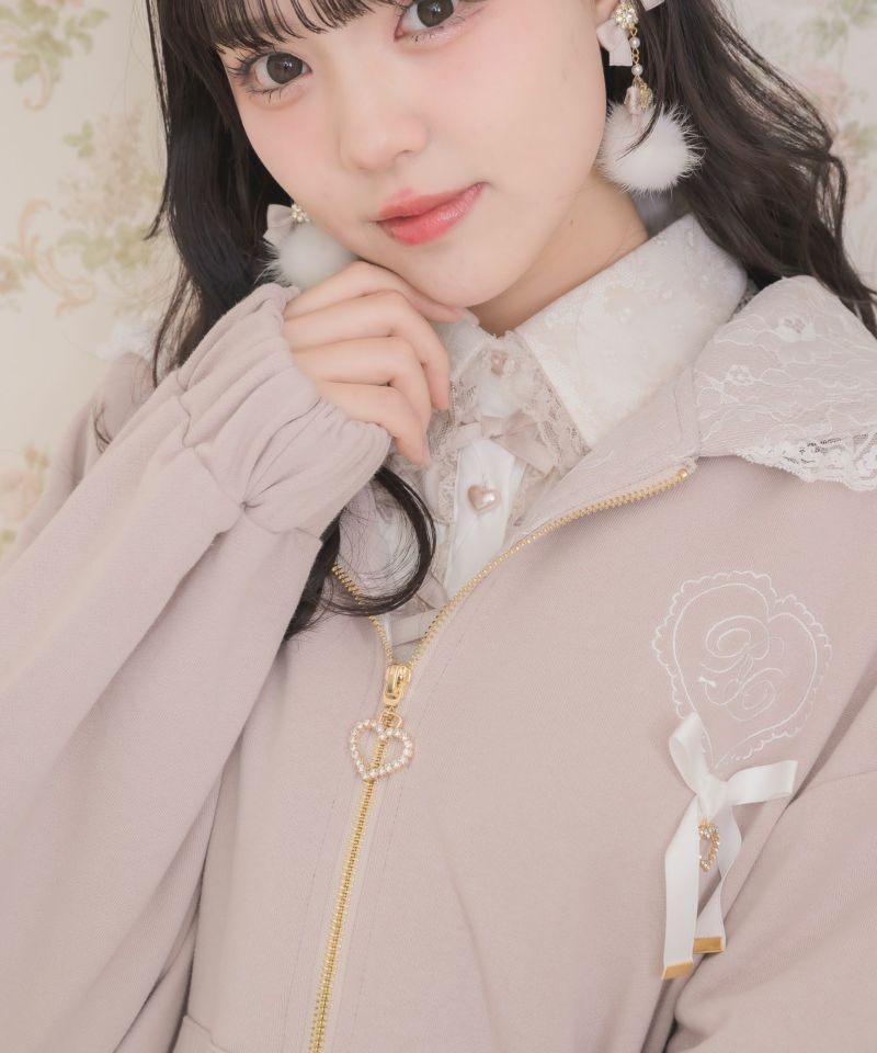新品タグ付♡KRYCLOTHING♡BABUPK 2・フリルzipパーカー・白 新品タグ付♡KRYCLOTHING♡BABUPK 2・フリルzipパーカー・白