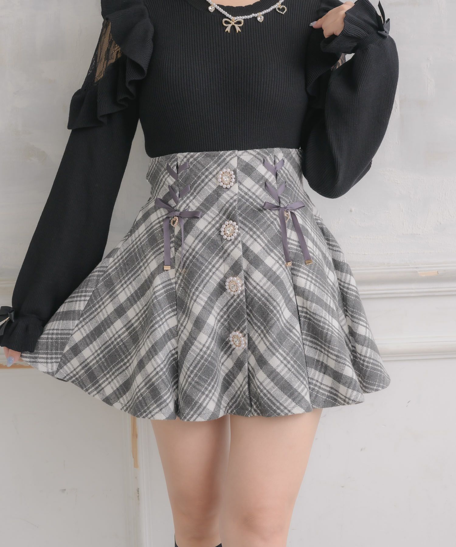 M me eme ビジューチェックフレアミニスカート グレー M me eme ビジューチェックフレアミニスカート グレー - メルカリ
